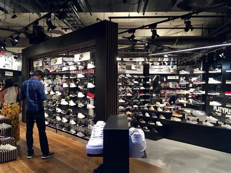 sneaker shops in chadstone.